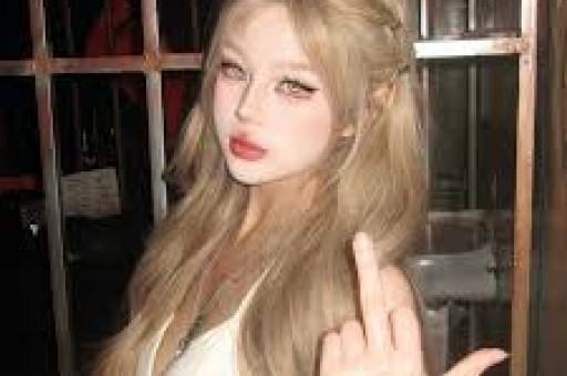 前TVB女星爆拍掌掴戏被真打半边脸微血管爆裂打人者是金像女星
