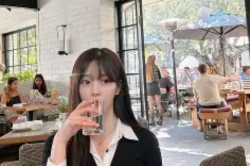 表妹李KK彻底崩了！未婚生女后掉粉百万破产沦落摆摊卖小吃