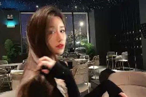 张嘉慧：从校园少女到时尚女王的传奇之路